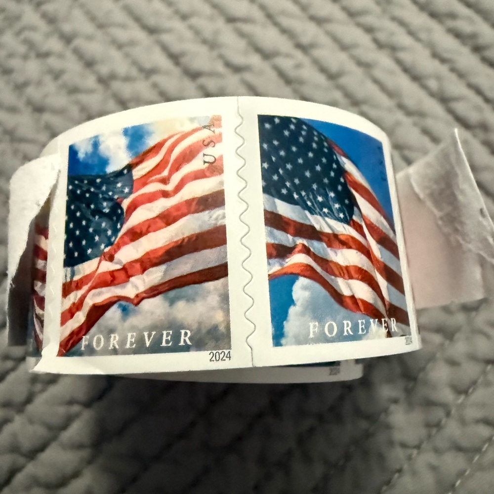 New 1 Coil of 100 USPS-Postage Flag Postage 2024 style - Picture 3 of 4